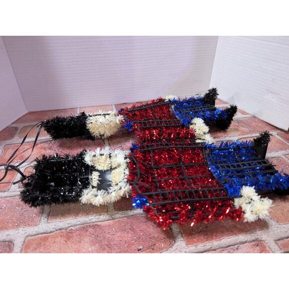 2 Holiday Home Decor Tinsel Garland Wall Nutcracker Toy Soldier 14" Tall X 7" - Picture 4 of 5